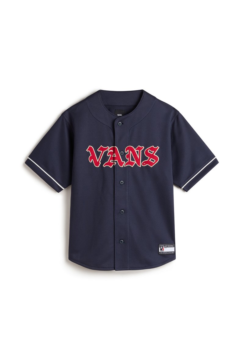 Maglietta a maniche corte blu navy con accenti bianchi, con un grande logo rosso "VANS" sul davanti e cinque bottoni neri lungo il centro.