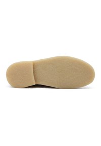 Suola di una scarpa, design piatto, realizzata in gomma beige chiaro con superficie textured, tacco liscio e punta leggermente curva.