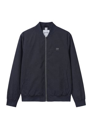 Donkerblauw bomberjack voor heren met subtiel ruitpatroon, ritssluiting aan de voorkant, geribde kraag, manchetten, zoom en een klein logoplaatje op de borst.