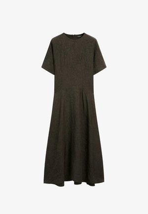 Kratké rukávy, šaty až po kotníky z tmavě zelené strukturované látky, s kulatým výstřihem a diskrétním zapínáním na zip vzadu.