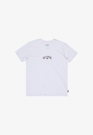 Witte T-shirt met korte mouwen met klein meerkleurig Billabong-logo in het midden van de borst en een ronde hals.