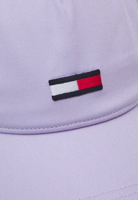 Tommy Jeans ELONGATED FLAG UNISEX - Sapka - lavender