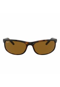 Occhiali da sole Ray-Ban con montatura in plastica tartarugata scura, lenti marroni sfumate, design curvo elegante e logo discreto di lato.