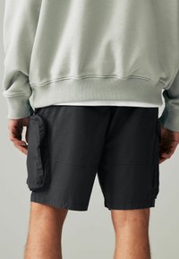 Next REGULAR FIT - Lühikesed püksid - black