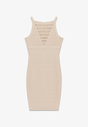 Vestito aderente beige senza maniche con strisce orizzontali in stile fasciatura, scollo a V profondo con aperture orizzontali sulla parte superiore del petto.