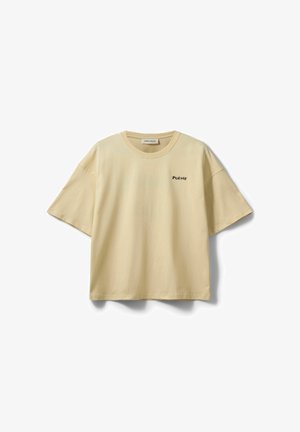 T-shirt beige à manches courtes avec col rond et texte noir "POÉSIE" sur le côté gauche de la poitrine.
