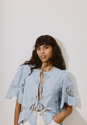 ANGLAIS FRONT - Blouse - light blue