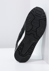 ASICS Sneakers - black