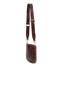 Borsa a tracolla in pelle marrone con accenti in oro, forma rettangolare, tracolla regolabile e finitura testurizzata.