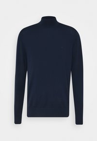 Marinblå polotröja i mjukt stickat tyg. Har långa ärmar, en figursydd krage och en subtil logotyp på bröstet. Enkel design.