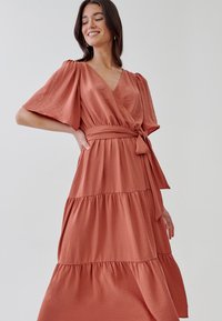 TUSSAH LOUISA MIDI  - Denní šaty - burnt orange
