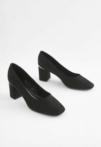 Next FOREVER COMFORT SQUARE TOE REGULAR WIDE FIT - Klassikalised kontsakingad - black gold