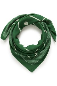 Sciarpa verde realizzata in tessuto leggero, con un motivo grafico di un campo da tennis con linee bianche e un motivo a palline. Forma triangolare con bordi arrotolati.