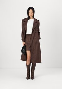 ONLY ONLINA SUEDE BUTTON SKIRT - Miniszoknya - chocolate brown