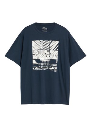 Granatowy T-shirt z białą grafiką okna przedstawiającego palmy, wzorzyste kafle oraz tekst odnoszący się do Lizbony, Portugalia.