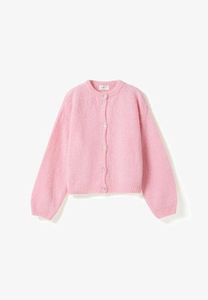 Cardigan en maille douce rose clair avec manches longues, encolure ronde, et six boutons blancs sur le devant, étalé à plat sur un fond blanc.