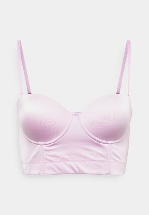 Lys rosa satin bralette med justerbare tynde stropper, strukturerede skåle og sømløst design. Glat tekstur med tætsiddende silhuet.