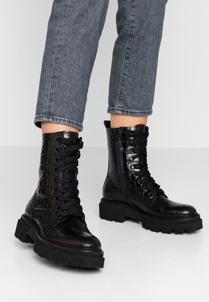 Stivaletti con plateau - black