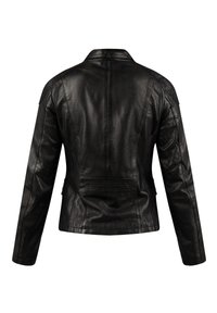 Schwarze Lederjacke mit tailliertem Design, ausgestattet mit einem Reverskragen, maßgeschneiderten Nähten und zwei seitlichen Taschen. Glatte Textur und minimale Details.