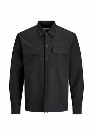 Camicia giacca nera a maniche lunghe con bottoni, dotata di due tasche frontali con linguetta e colletto a punta.