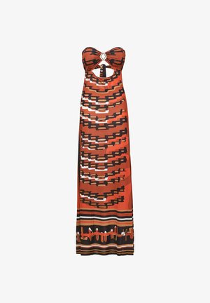 Vestito lungo senza spalline con ritagli, caratterizzato da un motivo geometrico in tonalità di arancione, marrone, nero e bianco.