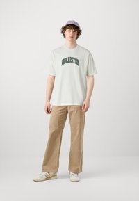 Hollister Co. BOXY ELEVATED TECH LOGO - T-shirt imprimé - vaporous grey