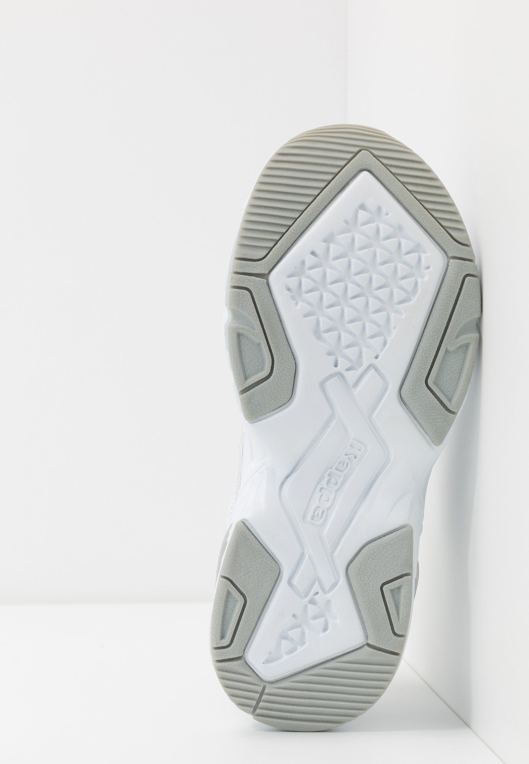 Kappa SULTAN Treningssko whitegreyhvit Zalando.no Kappa BASH Treningssko whitelight greyhvit Zalando.no