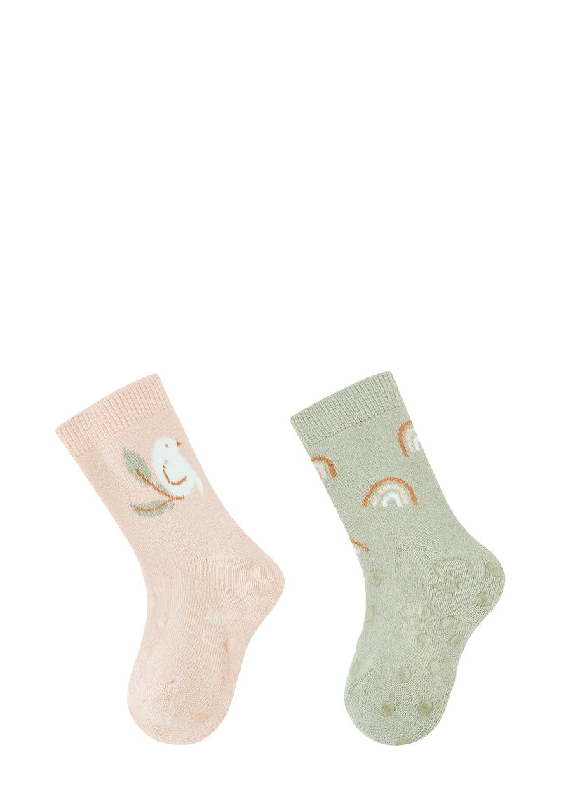 Baumwollsocken für Kinder: eine pinke Socke mit einem Vogel- und Blätterdesign, eine grüne Socke mit Regenbogen- und Punktmotiven. Beide mit strukturierten Sohlen für besseren Grip.