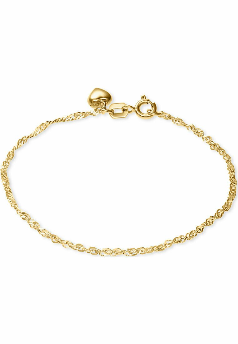 Bracciale in oro con maglie attorcigliate, chiusura a moschettone e un accento a forma di cuore. Texture liscia con una finitura lucida.