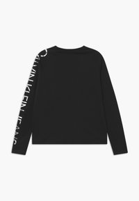 Calvin Klein Jeans FOIL LOGO BOXY - Top s dlouhým rukávem - black