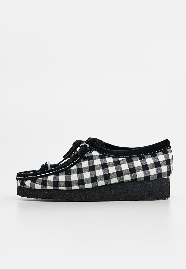 Zapatos con cordones
