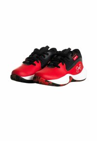 Zapatillas deportivas rojas y negras con parte superior sintética suave, tejido texturizado, suela acolchada y suela de goma con patrón.