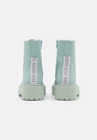 Steve Madden SKYLAR - Botins de atacadores - light blue rain