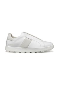 Sneakers bianchi slip-on in pelle texturizzata, con un pannello grigio chiaro e una suola bianca spessa dal design arrotondato.