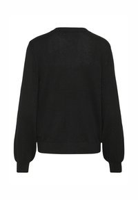 Fekete pulóver környakkivágással, hosszú ujjakkal és bordázott mandzsettákkal. Texturált kötött anyag, finom fényű, egyszínű mintával.