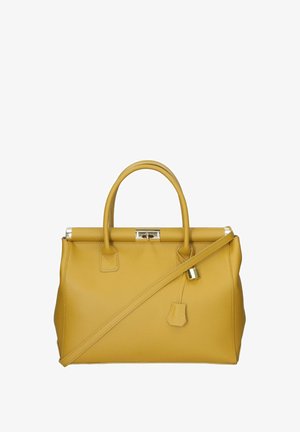 Bolso de mano de cuero amarillo con dos asas cortas, correa de hombro desmontable, herrajes dorados y cierre de solapa. Superficie texturizada y detalle de etiqueta.