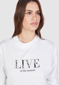 Marc Aurel Langarmshirt - off white varied