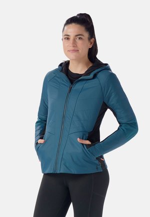 Veste isolante teal avec fermeture éclair à l'avant, capuche et panneaux latéraux noirs contrastants. Comprend des poches latérales et des détails en tissu texturé.