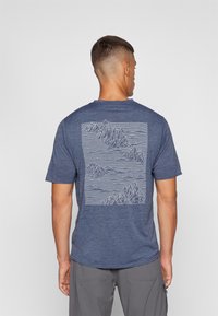 Patagonia DAILY GRAPHIC SHIRT - T-shirt desportiva - smolder blue