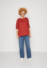 Jordan TEE  - Lihtne T-särk - dune red