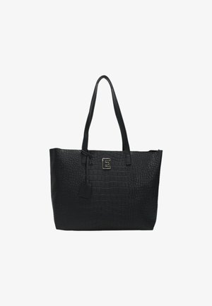 Borsa a tote nera con motivo coccodrillo, dotata di due manici lunghi, caratterizzata da una grande lettera metallica "E" e un piccolo etichetta attaccata.