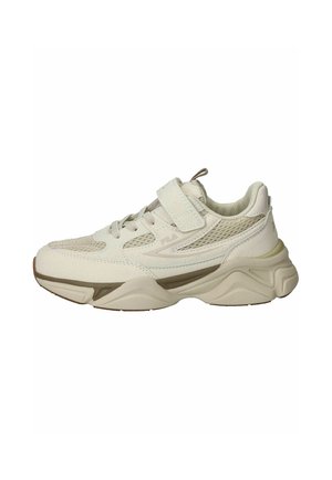 Stevige witte en beige sneaker met meshpanelen, klittenbandsluiting, veters en dikke gevormde zool, zijaanzicht op witte achtergrond.