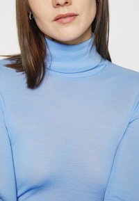 ARKET Camisola - light blue