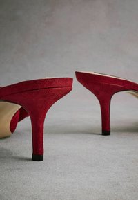 Next JOELLE BOW - Pantoletai su kulnu - red