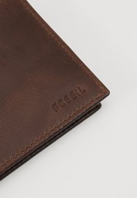 Fossil DERRICK PASSCS SET - Visitkortetuier - dark brown