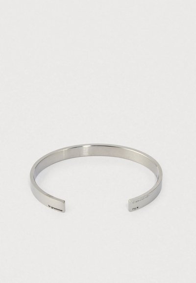 Srebrna bransoletka otwarta z wygrawerowanym napisem "le gramme", oznaczona stemplem 925 dla srebra sterlingowego, z wagą 21g.