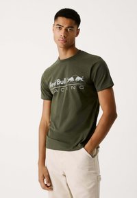 Red Bull Racing x Pepe Jeans - LOGO TEE - Camiseta estampada - green Imagen en miniatura 1
