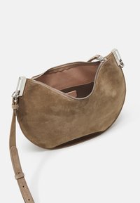 Coccinelle SUNUP - Kézitáska - warm taupe