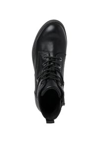 Czarny skórzany botek za kostkę z zaokrąglonym noskiem, przednią sznurowadłą, wzmocnionym przeszyciem i teksturowanym wnętrzem. Posiada pętlę na pięcie ułatwiającą zakładanie.