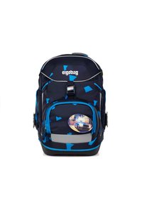 Zaino Ergobag di colore blu scuro con motivi geometrici blu, dotato di una tasca frontale con una grafica di auto e dettagli riflettenti.